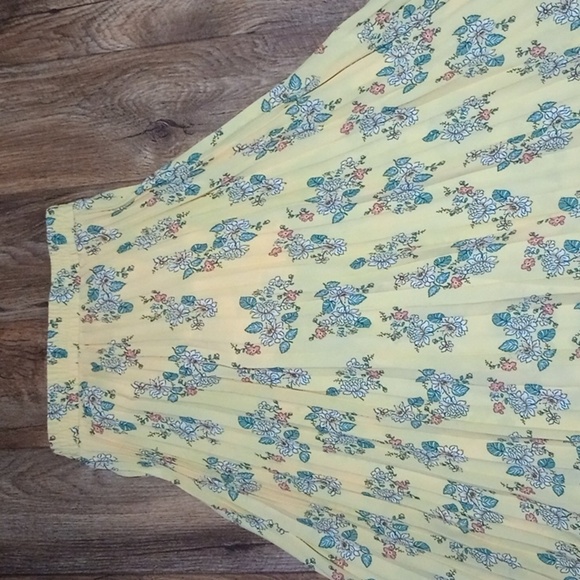 Feminine Butter Yellow Pleats Floral Long Maxi Skirt Resort Wear Romantic, Flowy - Picture 2 of 4